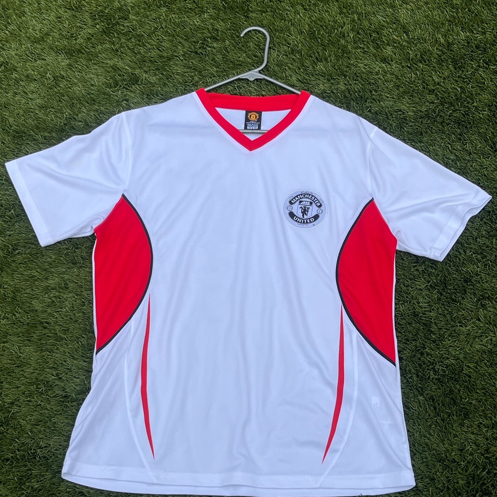 Manchester United men’s shirt in excellent condition size medium M
